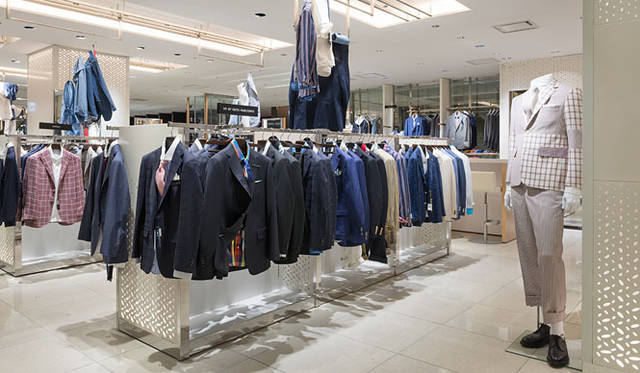 <strong>ISETAN MEN’S｜伊勢丹</strong>　5階ビジネスクロージングフロア<br />スーツからデニムまで、さまざまなビジネススタイルを提案するトレンドセレクション