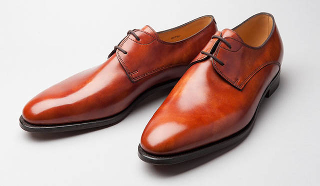 モデル「KILTON」（カラー：New Gold、素材：Museum Calf）ジョンロブ福岡岩田屋店