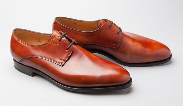 モデル「KILTON」（カラー：New Gold、素材：Museum Calf）ジョンロブ福岡岩田屋店