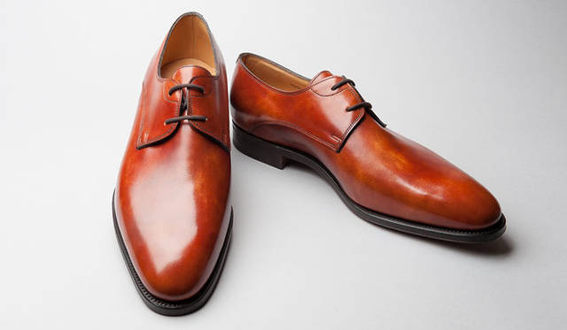 モデル「KILTON」（カラー：New Gold、素材：Museum Calf）ジョンロブ福岡岩田屋店