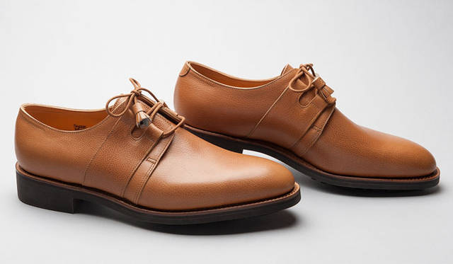 モデル「SADDLE」（カラー：Ardilla、素材：Buffalo）ジョンロブ福岡岩田屋店