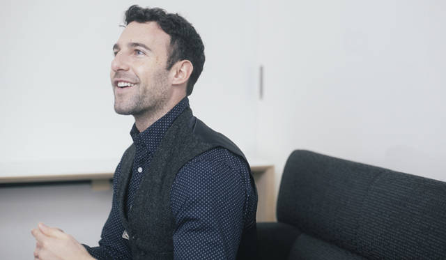 <br />香水の上手な使い方について、「相手に近づいてほしいところにつける」という発想は新鮮だ。また、香水とはお気に入りの香りを“自分のため”につけるものだと思っていたが、彼いわく、香水は“相手のため”につけるもの。TPOに合わせて香りを使い分け、相手にアピールできるポイントにつける。新しい香りのたしなみとして覚えておきたい