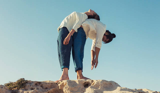 2014年コレクション“Lined RED（ラインド レッド）”<br />MAN: 「PULLOVER SHIRT MEN」3万9774円、「PICKER」8万7804円<br />WOMAN: 「WIDE T-Shirt」2万304円、「PICKER」8万7804