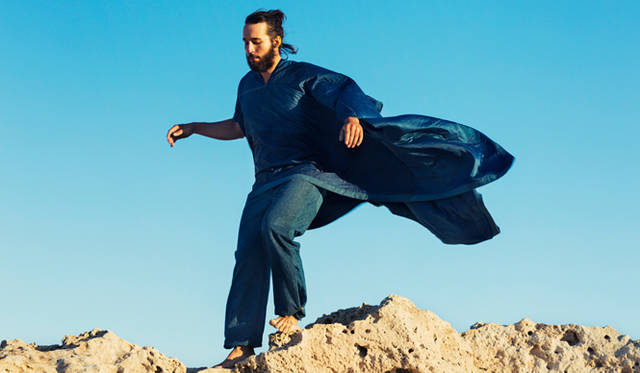 2014年コレクション“Lined RED（ラインド レッド）”<br />「SILK QUILT UNISEX」10万4652円、「BAGGED」8万7804円