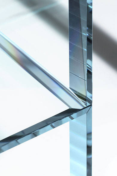 <strong>GLAS ITALIA｜グラスイタリア</strong>　吉岡徳仁デザイン「PRISM glass chair」