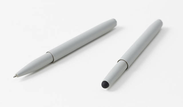 <strong>STATIONARY COLLECTION「flip pen」for by｜n</strong><br />本体のほとんどが「キャップ」のペン。 キャップを反対側に装着することで「ペン」からタブレット用の「スタイラスペン」になる。また、付属の短いキャップに替えることでコンパクトに持ち歩くことができる。