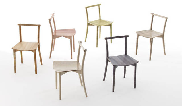 <strong>「fishline chair」for Biennale Interieur</strong><br />木製のイスに隙間なく釣り糸を巻きつけていくことで、表面に光沢と細かい凸凹感が生まれた。また、事前に釣り糸を染色することで、まるでニスのように木目を生かした着色が可能となった。木の表面に何かを塗布するのとは異なる仕上げかたの検証と考察。