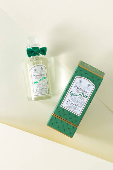 森林浴のようなグリーンとウッディに、ゼラニウムとラベンダーが個性的に広がる、アロマティックフゼアの香り。“ファーン”とはシダの意味で、高貴なものを表現するイメージとしてもしばしば使われている。清らかな香りが、洗練された現代的な男性の魅力を表現する<br />イングリッシュ ファーン オードトワレ1万2960円［50ml］、1万8684円［100ml］（ペンハリガン／阪急メンズ東京1階）