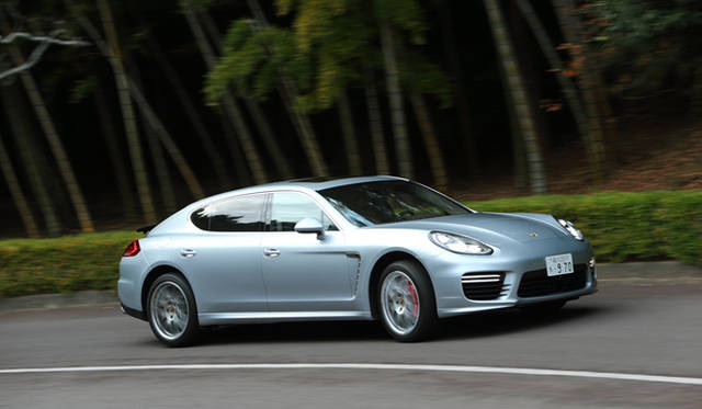 2,920mmのホイールベースを150mm延長して3,070mmとなった「ポルシェ パナメーラ ターボ エグゼクティブ」