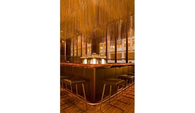 「フォーシーズンズ・レストラン」<br />99 East 52 Street New York, New York 10022 <br />Tel. +1-212-754-9494<br/>http://fourseasonsrestaurant.com<br />Photograph by Jennifer Calais Smith