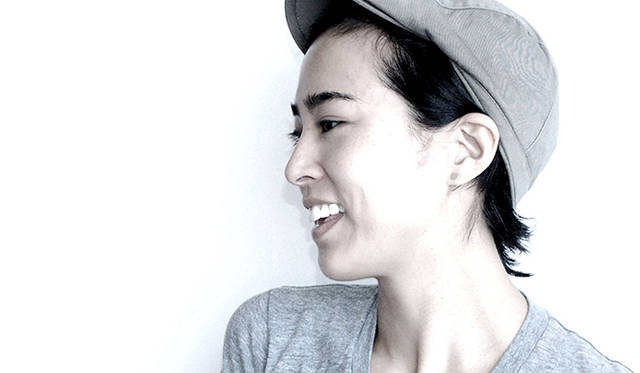 「Interconnection」を出展した田村 奈穂氏（日本）。決して止まることのない自然からインスピレーションを得た、日本人的な感性をいかした“揺らぎ”を楽しめる作品にしあがった