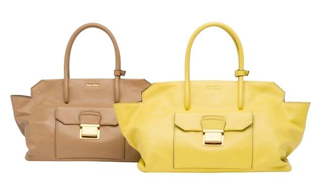 <strong>MIU MIU｜2014年春夏の新作バッグ「ヴィッテロ ソフト」を発表</strong>　トートバッグ　[H29×W37×D19]　各21万5000円