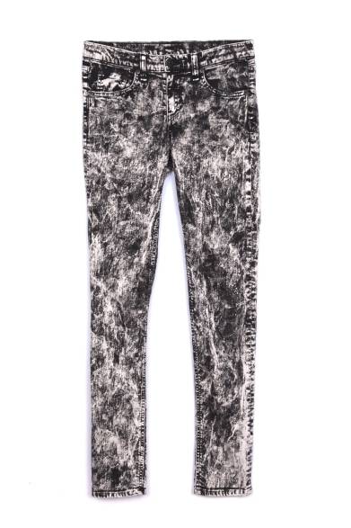 <strong>rag & bone｜ラグ&ボーン/ジーンの期間限定ストアが伊勢丹新宿に登場</strong>　Skinny Acid White（日本先行発売）　2万7000円