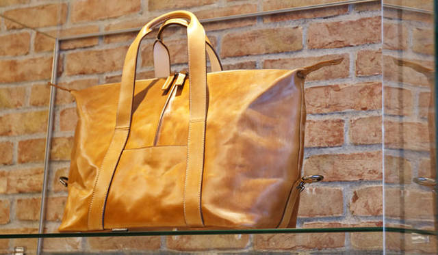 ドイツ製革小物ブランド「KREIS（クライス）」も取り扱う