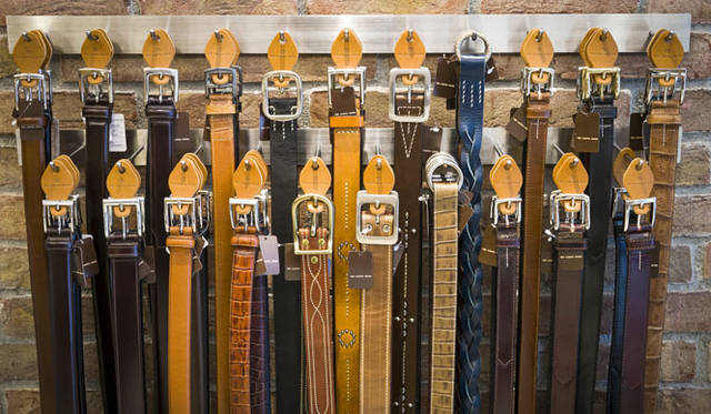 上質な革を使用し、ひとつひとつ丁寧に作られるオリジナルブランド「K.T.LEWISTON（K.T.ルイストン）」の小物類やベルト