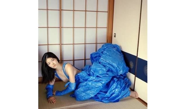 <strong>ART｜日本で活動するフランス人写真家ヴァネッサ・フランクリンによる個展『Bleu』</strong>　Miho Tokyo, July 2013 C-type print 60 x 60cm 