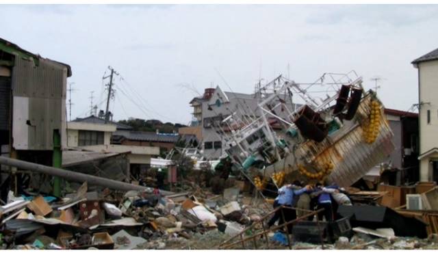 <strong>ART｜東京国立近代美術館で特集『地震のあとで－東北を思うIII』</strong>　Chim↑Pom《気合い100連発》© Chim↑Pom