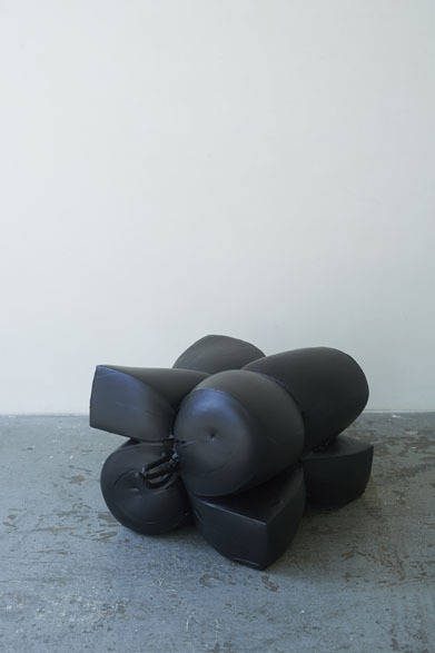 SHIBARI（JAPANESE TRADITIONAL LOVE AFFAIR）_TO THE SOFA<br />All images contained in this folder are copyrighted by Hirotaka Hashimoto, photographer. Please indicate the name of the photographer as below when you reproduce them on your magazines, newspapers and websites etc.