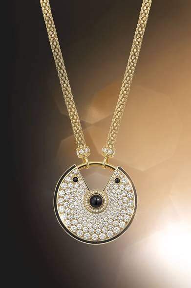 <strong>Cartier｜幸運を引き寄せる新作「アミュレット ドゥ カルティエ」</strong>　アミュレット ドゥ カルティエ ネックレス　735万円（税抜）　Julien Claessens & Thomas Deschamps ©Cartier