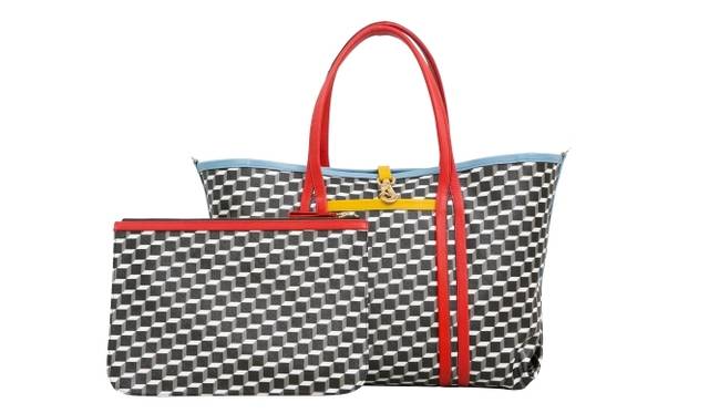 <strong>PIERRE HARDY｜伊勢丹新宿店にて、ポップアップストアを2カ所同時開催</strong>　（左より）限定ポーチ　2万6000円、限定バッグ　9万5000円