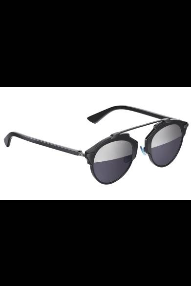 <strong>DIOR｜新作サングラス「DIOR SO REAL」が登場</strong><br /><br />価格｜6万5000円（税抜）<br />色｜3色展開<br />発売時期｜4月　<br />取扱い店舗｜全国のディオールブティック<br /><br />