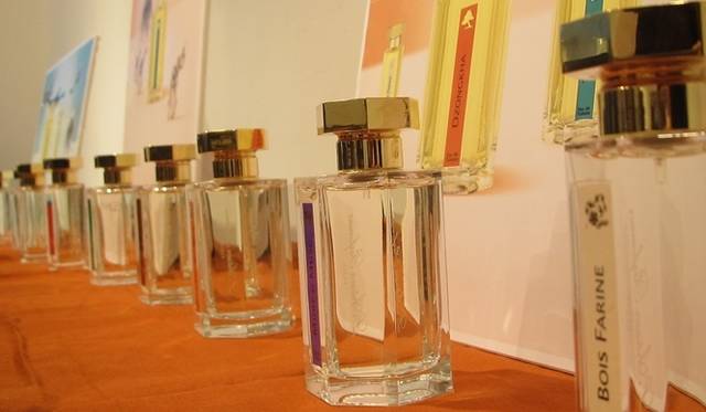 <strong>L’Artisan Parfumeur｜葉山の貸別荘Nowhere resortにて香りのワークショップ</strong>　ワークショップの様子