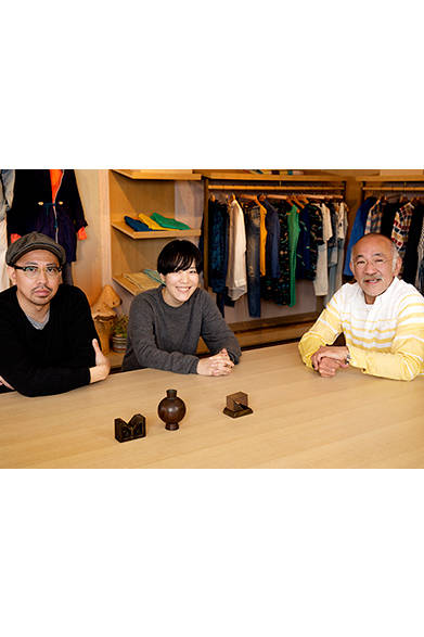 Levi's® Made & Crafted™<br /><br />  <strong>2014年春夏の新作、 その魅力と着こなし</strong><br /><br />左から小林さん、井伊さん、そしてLMCのアジア、中東、アフリカにおけるセールスおよびマーケティングを管轄する、大坪洋介さん。小林さんと井伊さん、また井伊さんと大坪さんは初対面だったが、終始和やかな雰囲気に包まれていた。 <br /><br />  リーバイス® メイド アンド クラフテッド™ http://levismadeandcrafted.com/<br /><br />  問い合わせ｜リーバイス® ダブルエックス<br /> Tel. 03-6418-5501<br /> （9:30～18:00｜土・日曜休）