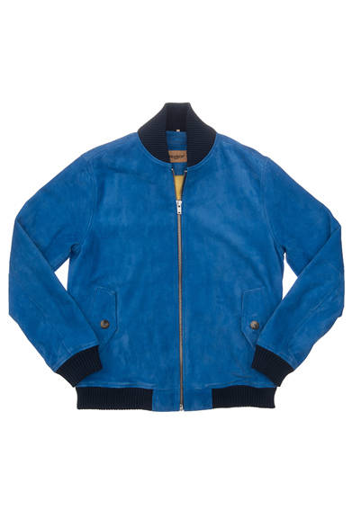 Levi's® Made & Crafted™<br /><br />  <strong>2014年春夏の新作、 その魅力と着こなし</strong><br /><br />海のようなブルーが美しいスエードのブルゾン。表地の青に対して裏地にはイエローを配し、鮮やかなコントラストを実現している。 ［17107-0002］8万7500円 <br /> ※税抜き価格 <br /><br />  リーバイス® メイド アンド クラフテッド™ http://levismadeandcrafted.com/<br /><br />  問い合わせ｜リーバイス® ダブルエックス<br /> Tel. 03-6418-5501<br /> （9:30～18:00｜土・日曜休）