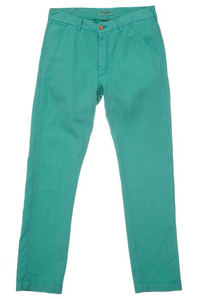 Levi's® Made & Crafted™<br /><br />  <strong>2014年春夏の新作、 その魅力と着こなし</strong><br /><br />リーバイス® メイド アンド クラフテッド™のなかでも手堅い人気を誇る「Spoke」シリーズのチノパンツがこちら。「Lagoon」と呼ばれる春らしいグリーンの色合いが美しい。 ［05131-0037］2万円 <br /> ※税抜き価格 <br /><br />  リーバイス® メイド アンド クラフテッド™ http://levismadeandcrafted.com/<br /><br />  問い合わせ｜リーバイス® ダブルエックス<br /> Tel. 03-6418-5501<br /> （9:30～18:00｜土・日曜休）