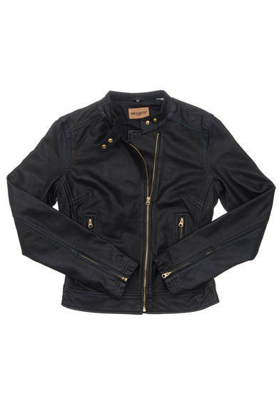 Levi's® Made & Crafted™<br /><br />  <strong>2014年春夏の新作、 その魅力と着こなし</strong><br /><br />メンズ同様、薄手のレザーを採用した春用のレザーブルゾン。適度にフィットする計算されたシルエットを備えている。 ［17043-0001］8万1300円  <br /> ※税抜き価格 <br /><br />  リーバイス® メイド アンド クラフテッド™ http://levismadeandcrafted.com/<br /><br />  問い合わせ｜リーバイス® ダブルエックス<br /> Tel. 03-6418-5501<br /> （9:30～18:00｜土・日曜休）