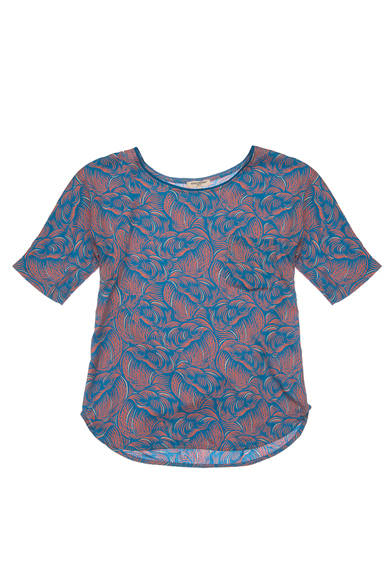 Levi's® Made & Crafted™<br /><br />  <strong>2014年春夏の新作、 その魅力と着こなし</strong><br /><br />リヨセル100％、繊細なタッチを持つポケット付きのカットソー。カジュアルなアイテムだが、その柄と生地の質感が相まって独特のエレガンスを漂わせている。 ［16032-0003］2万円  <br /> ※税抜き価格 <br /><br />  リーバイス® メイド アンド クラフテッド™ http://levismadeandcrafted.com/<br /><br />  問い合わせ｜リーバイス® ダブルエックス<br /> Tel. 03-6418-5501<br /> （9:30～18:00｜土・日曜休）