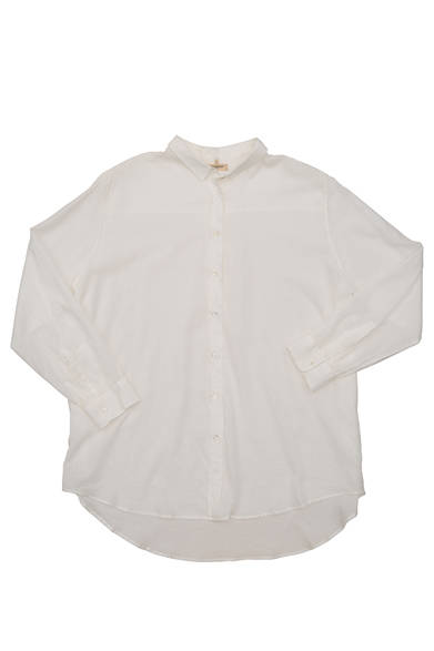 Levi's® Made & Crafted™<br /><br />  <strong>2014年春夏の新作、 その魅力と着こなし</strong><br /><br />デザインを極限まで削ぎ落とした白シャツがこちら。ゆとりのあるシルエットなので、リラックスした気分で着こなすことができる。 ［16033-0001］1万7500円  <br /> ※税抜き価格 <br /><br />  リーバイス® メイド アンド クラフテッド™ http://levismadeandcrafted.com/<br /><br />  問い合わせ｜リーバイス® ダブルエックス<br /> Tel. 03-6418-5501<br /> （9:30～18:00｜土・日曜休）