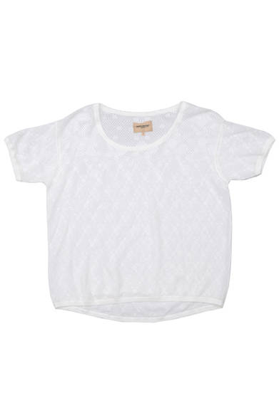 Levi's® Made & Crafted™<br /><br />  <strong>2014年春夏の新作、 その魅力と着こなし</strong><br /><br />白一色だが、織り柄が特徴的なTシャツ。一枚で着てジーンズを合わせただけのシンプルな着こなしでも、平坦な印象は与えない。 ［14086-0001］1万1800円  <br /> ※税抜き価格 <br /><br />  リーバイス® メイド アンド クラフテッド™ http://levismadeandcrafted.com/<br /><br />  問い合わせ｜リーバイス® ダブルエックス<br /> Tel. 03-6418-5501<br /> （9:30～18:00｜土・日曜休）