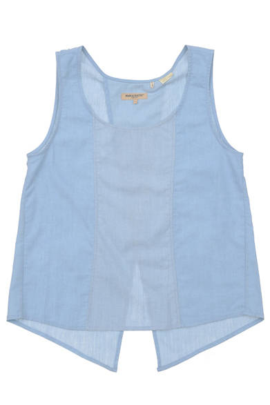 Levi's® Made & Crafted™<br /><br />  <strong>2014年春夏の新作、 その魅力と着こなし</strong><br /><br />背面にスリットの入った独特なデザインのタンクトップ。ジーンズにはもちろん、ショートパンツなどに合わせて露出を楽しむスタイリングもお薦めしたい。 ［16039-0001］1万5000円  <br /> ※税抜き価格 <br /><br />  リーバイス® メイド アンド クラフテッド™ http://levismadeandcrafted.com/<br /><br />  問い合わせ｜リーバイス® ダブルエックス<br /> Tel. 03-6418-5501<br /> （9:30～18:00｜土・日曜休）