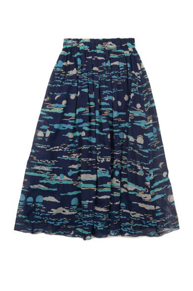 Levi's® Made & Crafted™<br /><br />  <strong>2014年春夏の新作、 その魅力と着こなし</strong><br /><br />前出のプリントシャツと同様、月の満ち欠けを表現した柄のロングスカート。トップスは着丈の短いブルゾンや、タンクトップを合わせるのがお薦め。 ［13488-0001］1万7600円  <br /> ※税抜き価格 <br /><br />  リーバイス® メイド アンド クラフテッド™ http://levismadeandcrafted.com/<br /><br />  問い合わせ｜リーバイス® ダブルエックス<br /> Tel. 03-6418-5501<br /> （9:30～18:00｜土・日曜休）