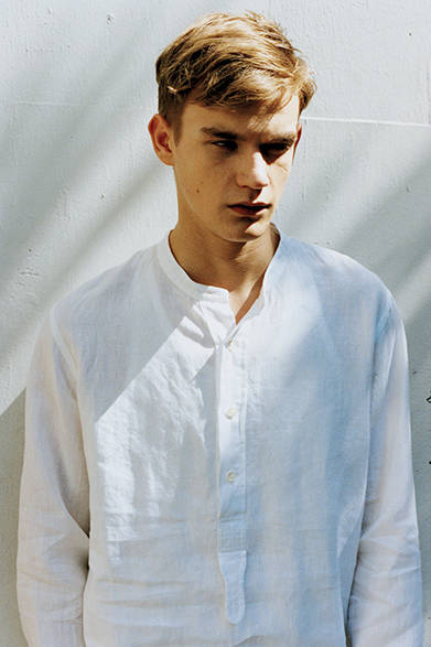 シャツ2万8000円（マーガレット・ハウエル）