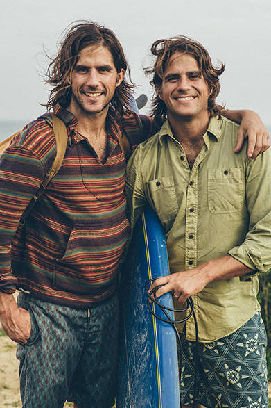 FAHERTY BRAND（ファレティ ブランド）のデザイナーを務める、双子の弟のMike（写真左）と兄のAlex