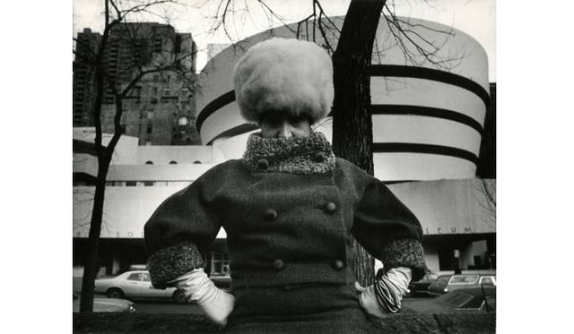 <strong>ART FILE 30｜「Bill Cunningham: Facades（ビル・カニンガム：ファサース）」</strong>　Bill Cunningham, Guggenheim Museum (built 1959), ca. 1968-1976. Courtesy of the New-York Historical Society