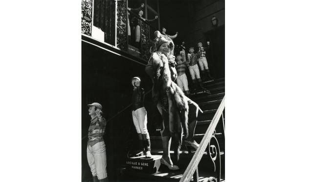 <strong>ART FILE 30｜「Bill Cunningham: Facades（ビル・カニンガム：ファサース）」</strong>　Bill Cunningham, Club 21 (founded ca.1920s; costume ca. 1940), ca. 1968-1976. Courtesy of the New-York Historical Society