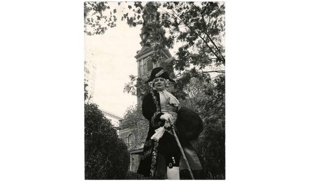 <strong>ART FILE 30｜「Bill Cunningham: Facades（ビル・カニンガム：ファサース）」</strong>　Bill Cunningham, St. Paul’s Chapel and Churchyard (built ca. 1766-96), ca. 1968-76. Courtesy of the New-York Historical Society