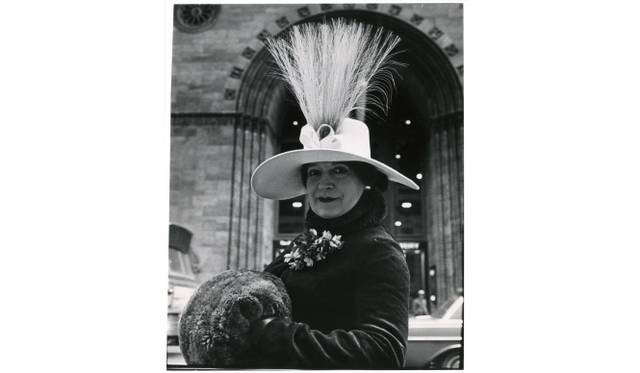 <strong>ART FILE 30｜「Bill Cunningham: Facades（ビル・カニンガム：ファサース）」</strong>　Bill Cunningham, Bowery Savings Bank(built ca. 1920), ca. 1968-1976. Courtesy of the New-York Historical Society