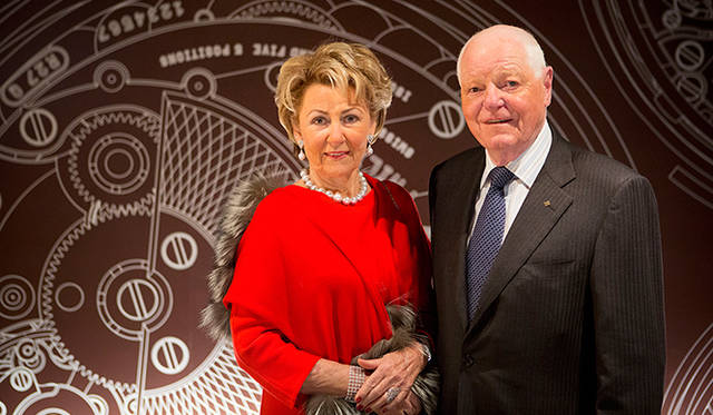 フィリップ・スターン氏とゲルディ夫人。夫人は『パテック フィリップ・ミュージアム』修復プロジェクトの総責任者としてジュネーブ市の文化財に指定されているアール・デコ様式の建物の修復と装飾を任された。プロジェクトは約2年にわたり、2001年にオープンとなった