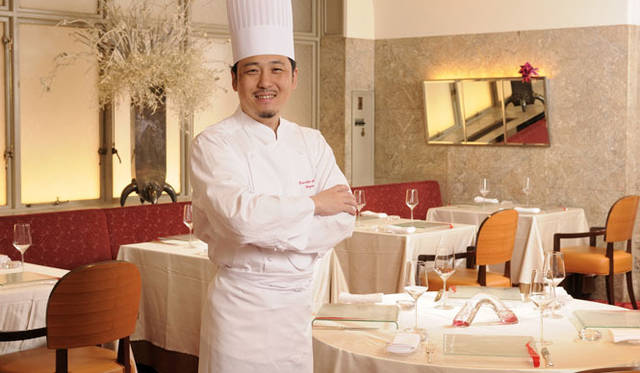 <strong>モダンクラシック・フレンチ「レストラン ロゼット」</strong>　鏡 智行シェフ