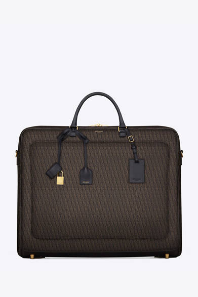 <strong>SAINT LAURENT｜新トラベルライン「MONOGRAM」登場 </strong>　クラシック モノグラム ラージ ガーメント バッグ 41万9000円