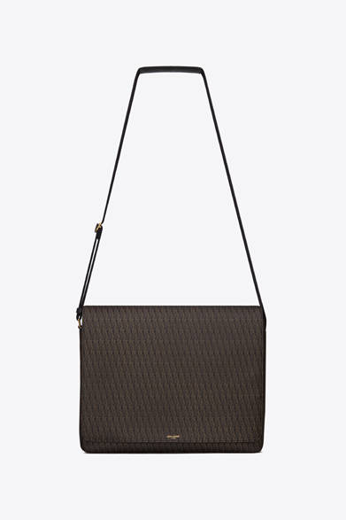 <strong>SAINT LAURENT｜新トラベルライン「MONOGRAM」登場 </strong>　クラシック フラップフロント メッセンジャーバッグ 14万9000円