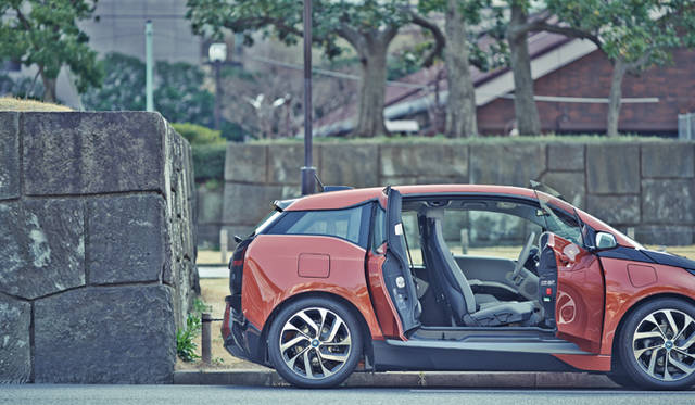 左右観音開きとなるBMW i3のコーチドア。車内への乗り降りも容易なつくりとなっている