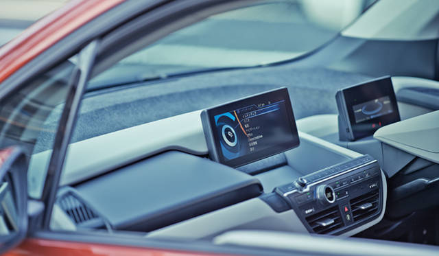 BMW i3のインテリアには、ケナフといった自然素材や、リサイクルプラスチックが使用された