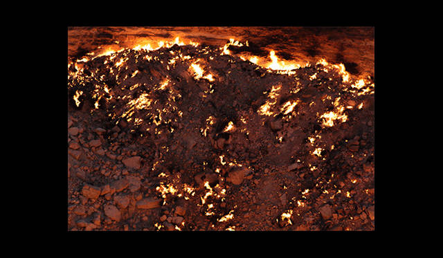 <strong>ART｜京都を舞台にした『KYOTOGRAPHIE 国際写真フェスティバル』今年も開催</strong>　Darvaza, 2011 ©Adrien MISSIKA