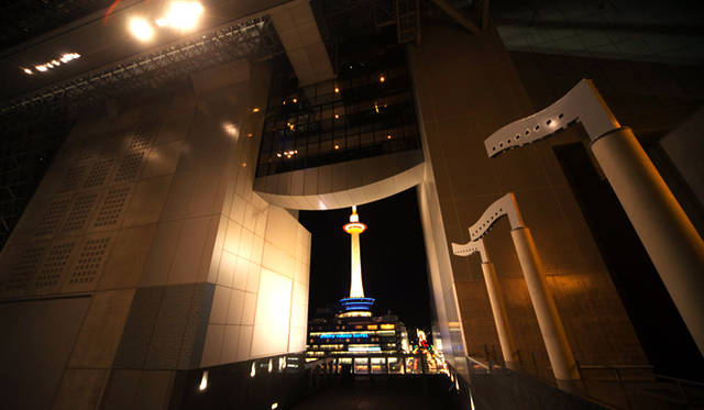 <strong>ART｜京都を舞台にした『KYOTOGRAPHIE 国際写真フェスティバル』今年も開催</strong>　京都駅ビル© 2014 Naoyuki Ogino