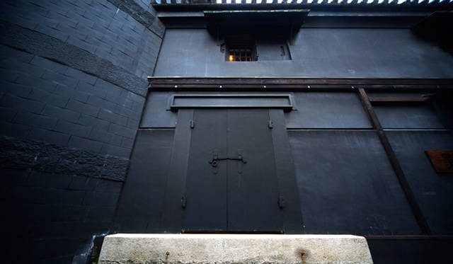 <strong>ART｜京都を舞台にした『KYOTO GRAPHIE 国際写真フェスティバル』今年も開催</strong>　誉田屋源兵衛　黒蔵 © 2014 Naoyuki Ogino